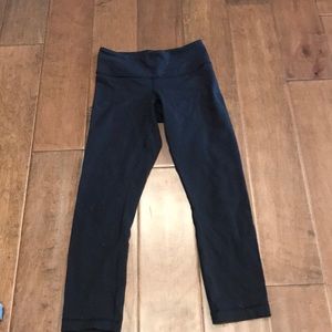 Black cropped leggings